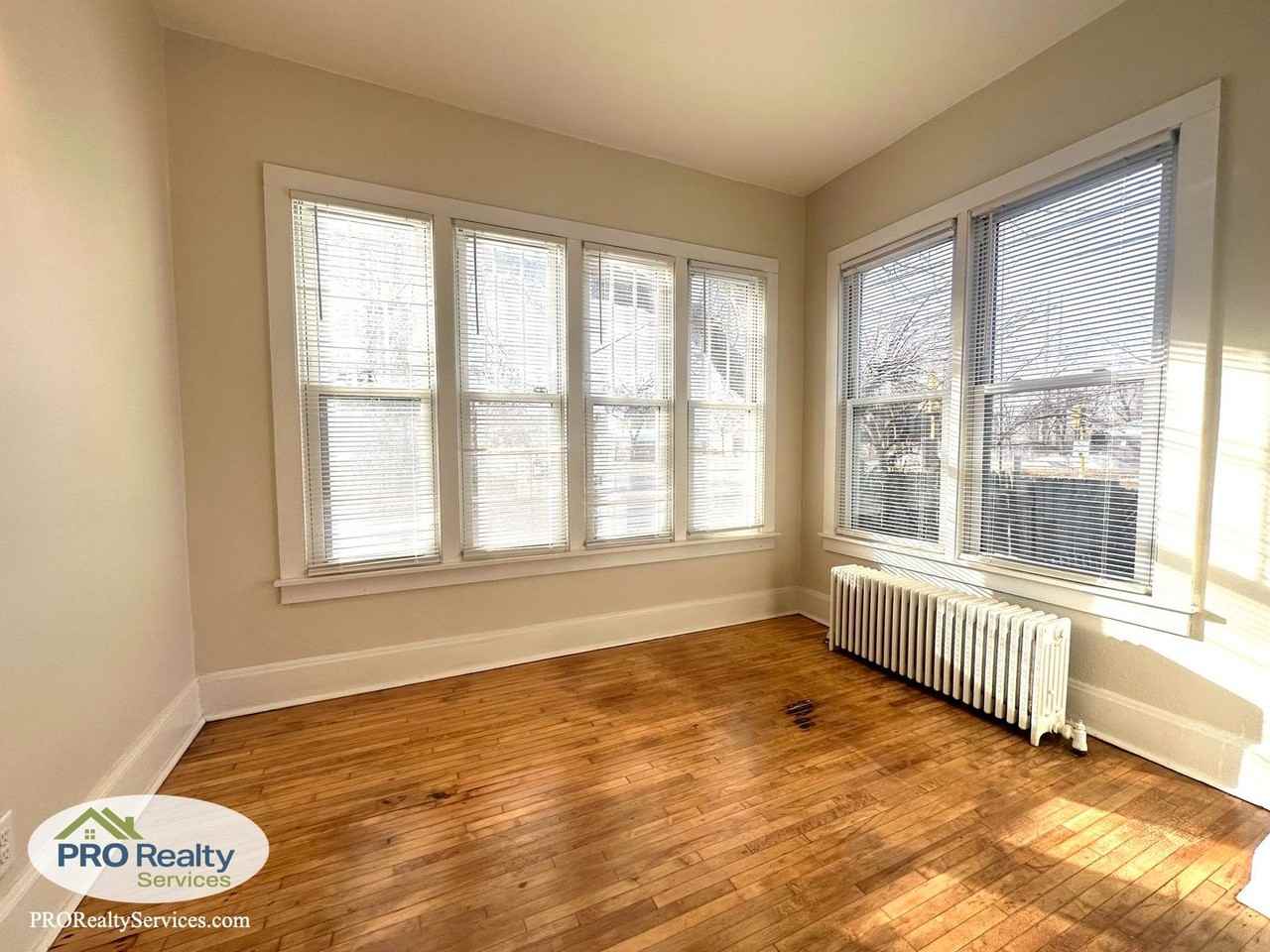 201 20th Ave Ne - Photo 2 of 21