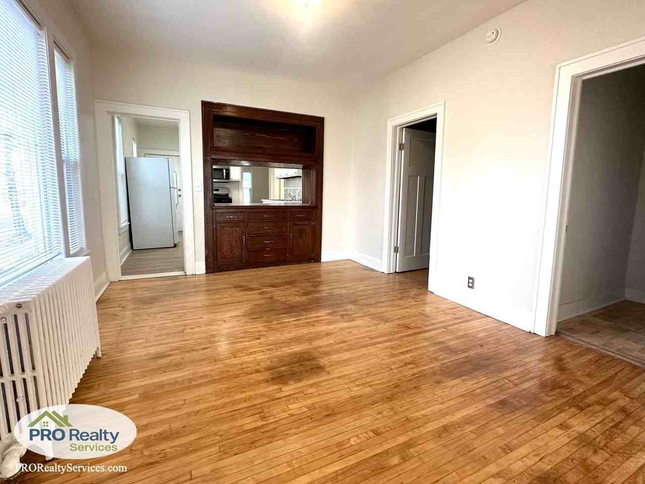 201 20th Ave Ne - Photo 4 of 21