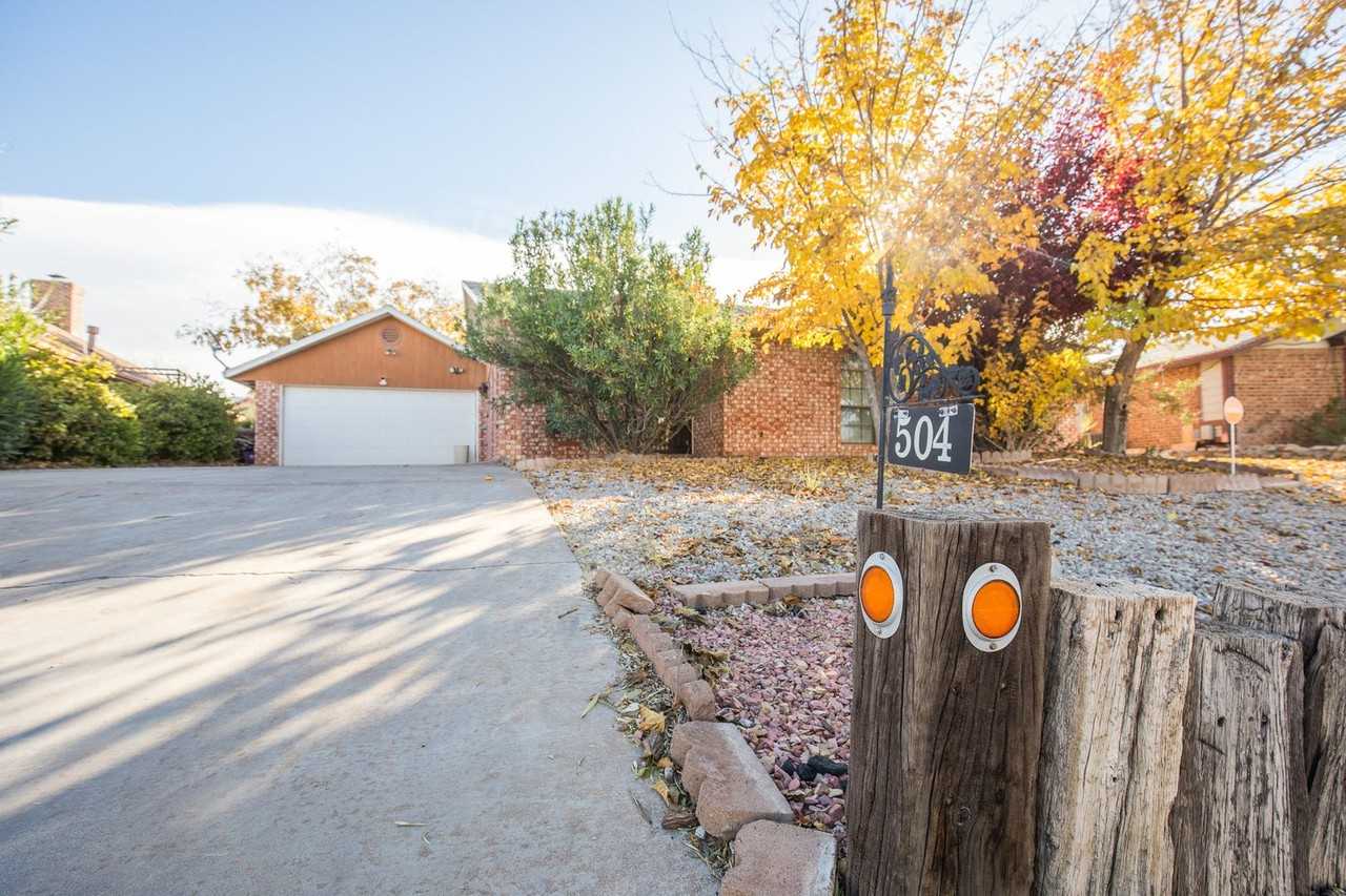 504 Eagle Dr - Photo 2 of 34