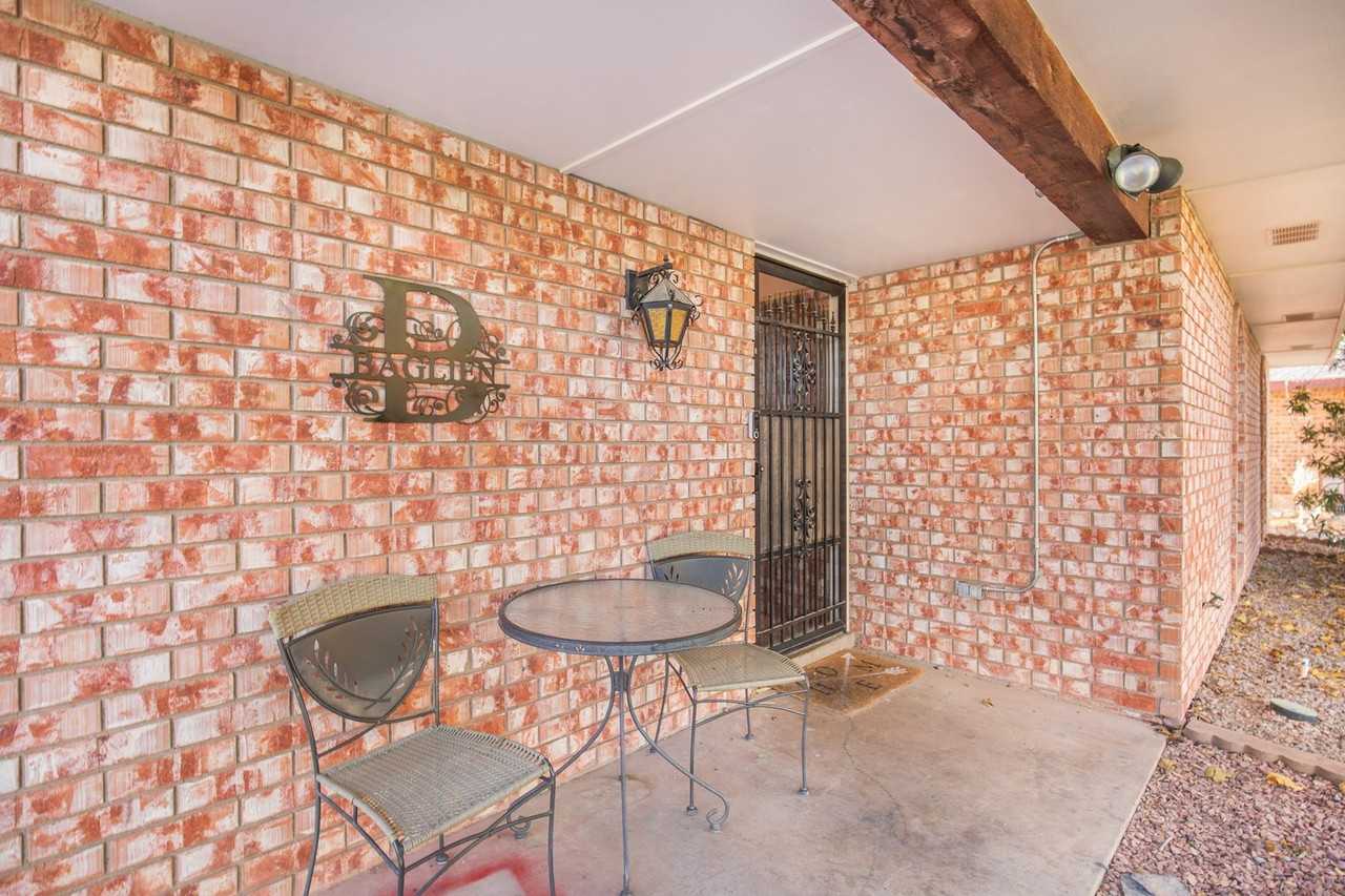 504 Eagle Dr - Photo 4 of 34