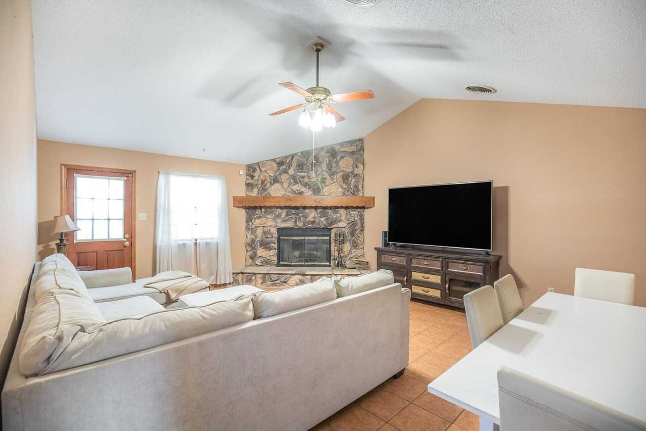 504 Eagle Dr - Photo 6 of 34