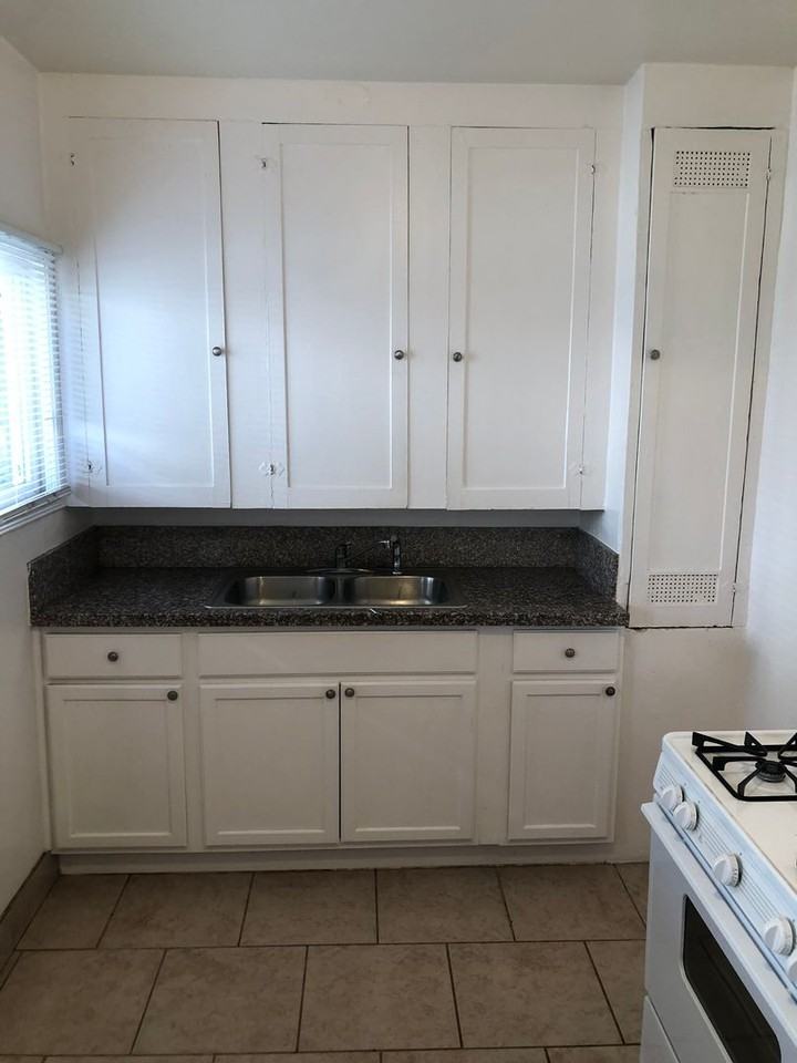 1097 Saint Louis Ave #C - Photo 5 of 9