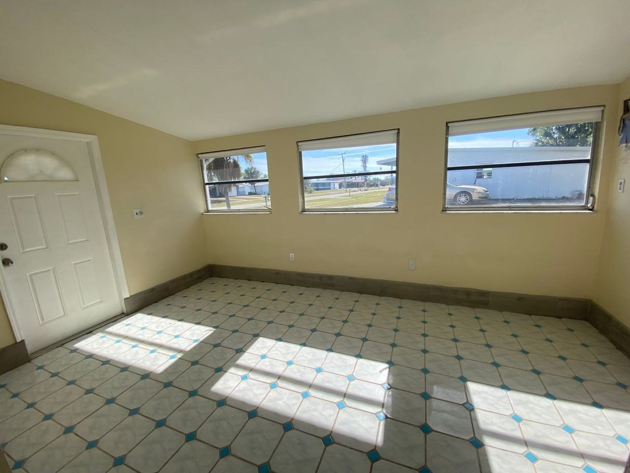 4380 Conway Blvd - Photo 5 of 24