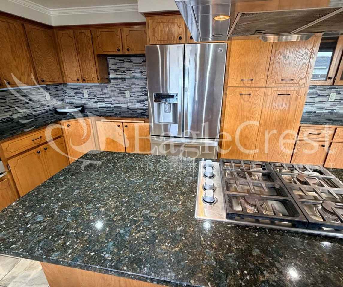 665 Se Pine Ct - Photo 4 of 27