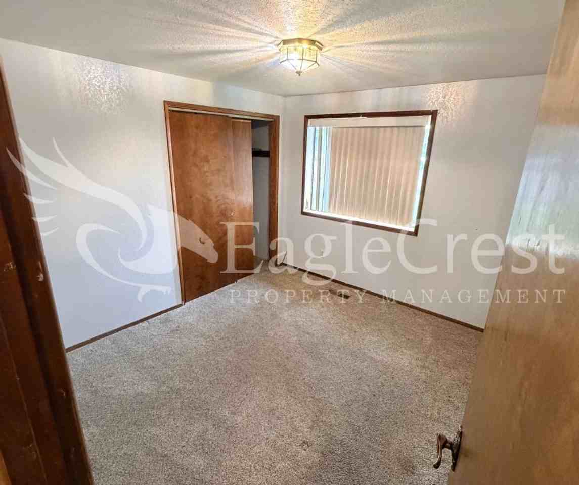 665 Se Pine Ct - Photo 7 of 27