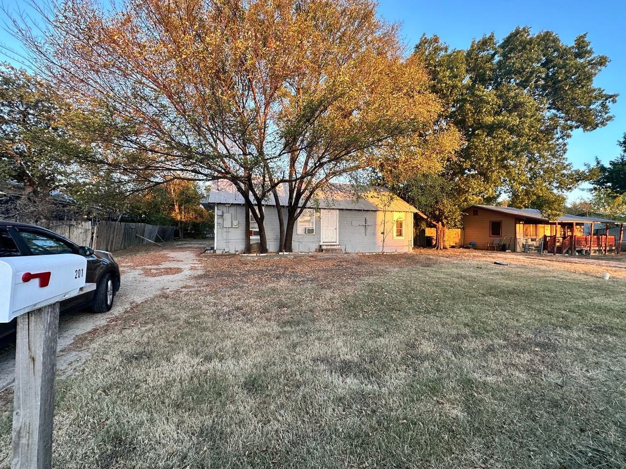 201 N 8th St - Photo 2 of 18