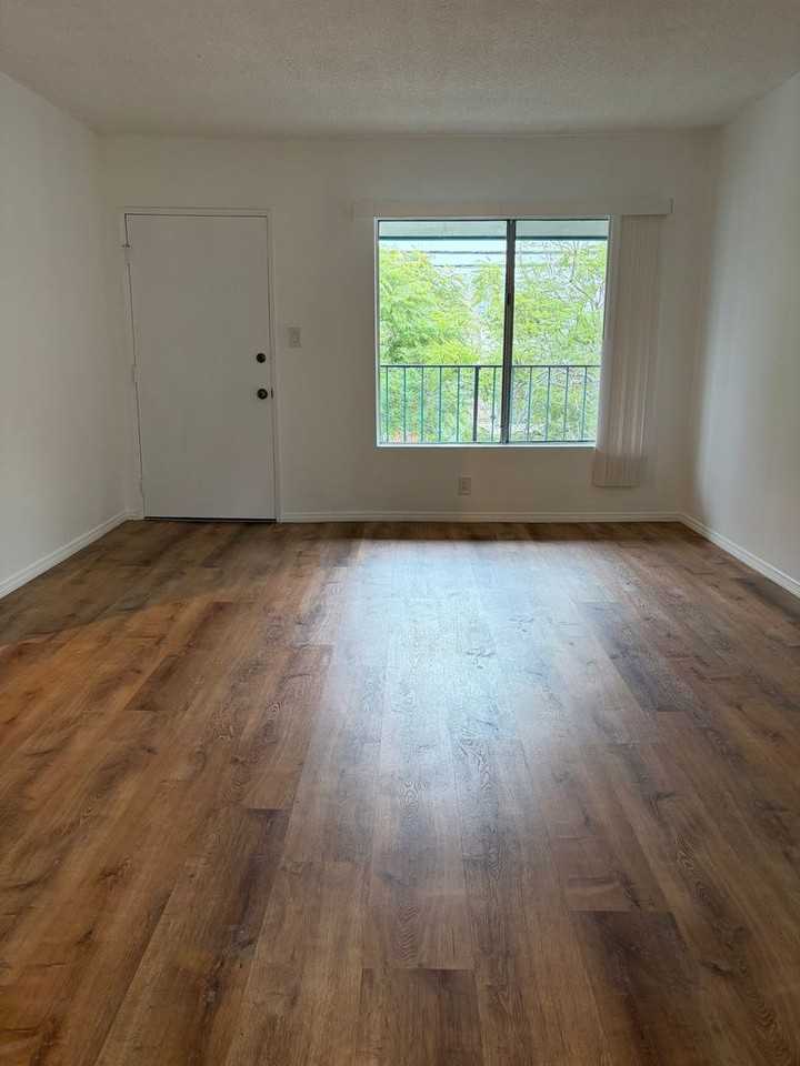 534 Santa Clara Ave - Photo 3 of 6