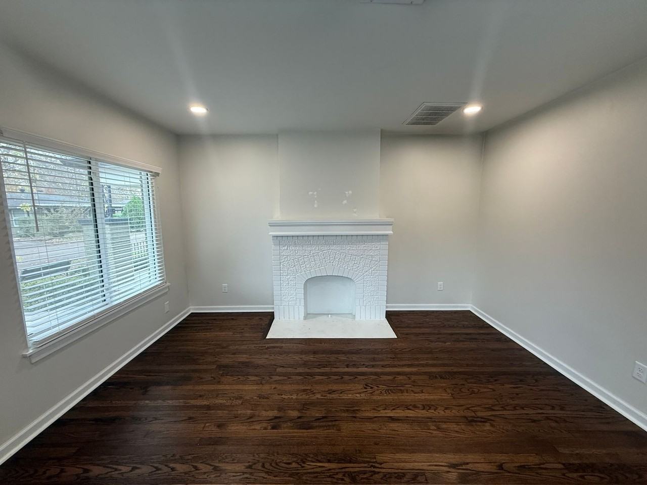 1205 Military Ct - Photo 5 of 17