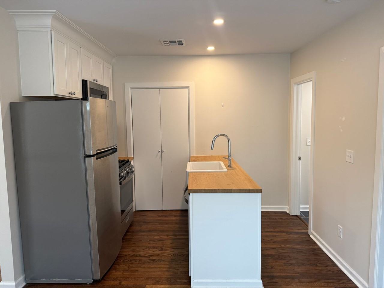 1205 Military Ct - Photo 6 of 17