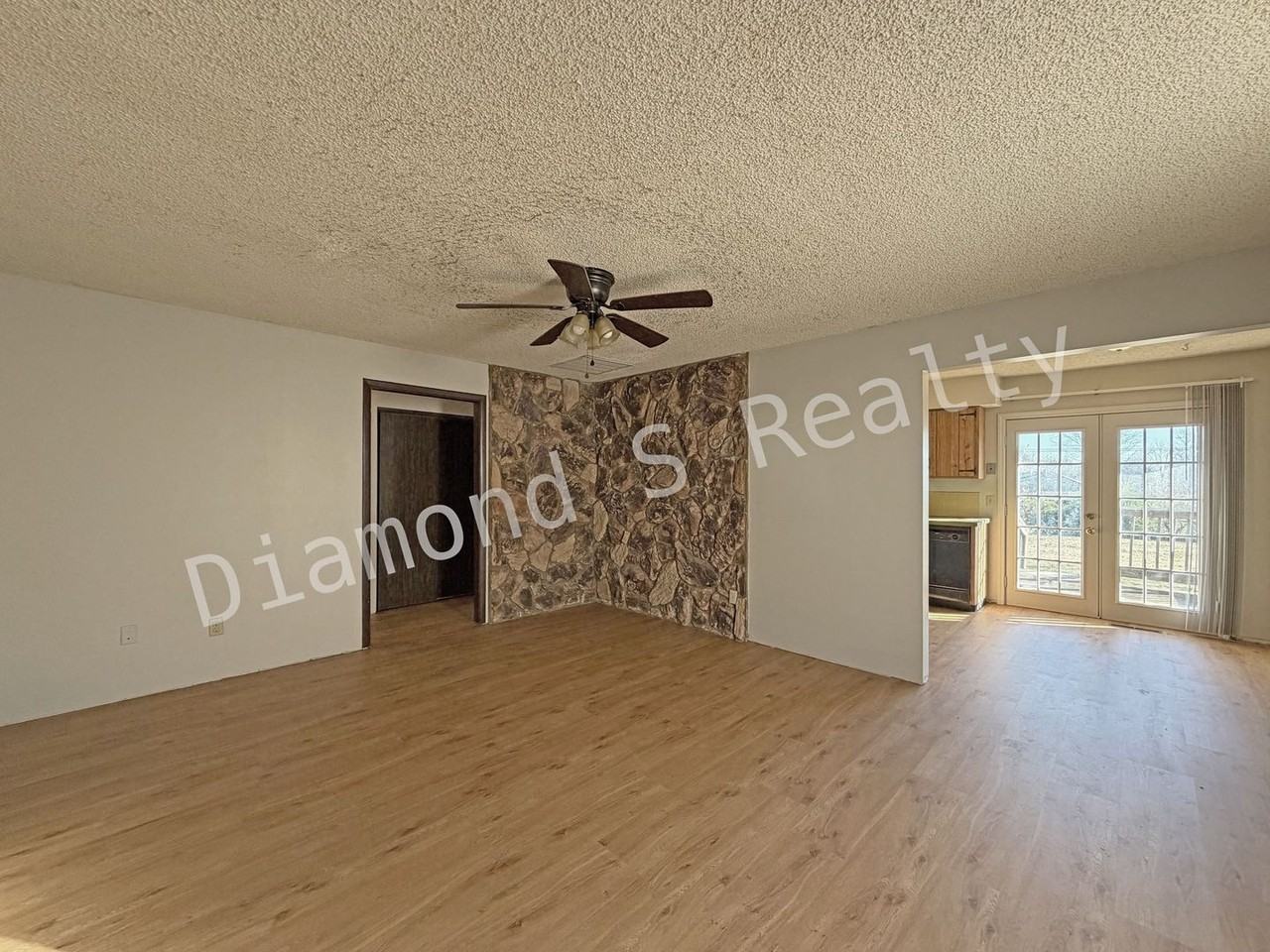 4344 S Glenn Ave #B - Photo 3 of 10