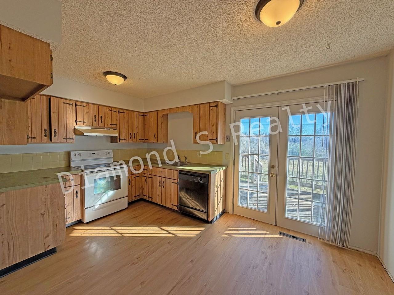 4344 S Glenn Ave #B - Photo 6 of 10