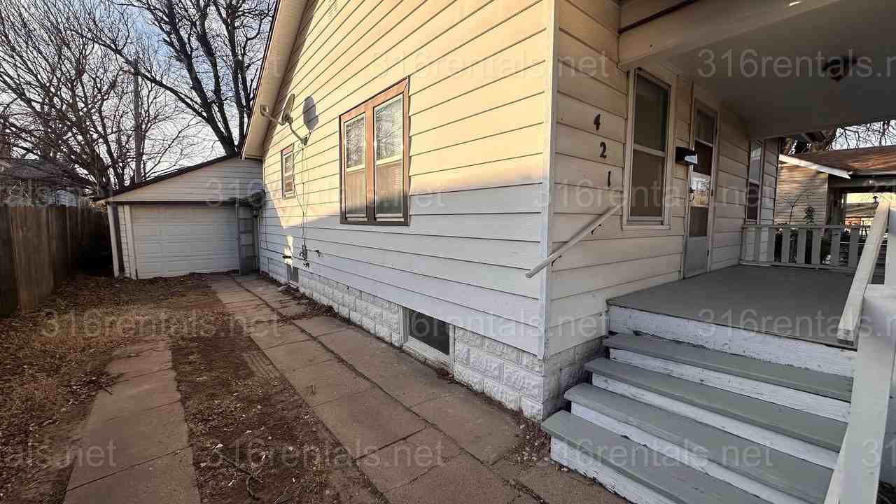 421 S Gordon St - Photo 2 of 13