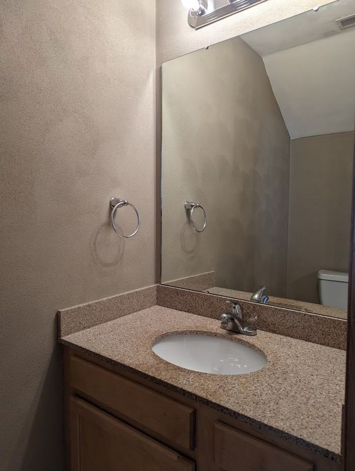 111 Northtowne St - Photo 6 of 17