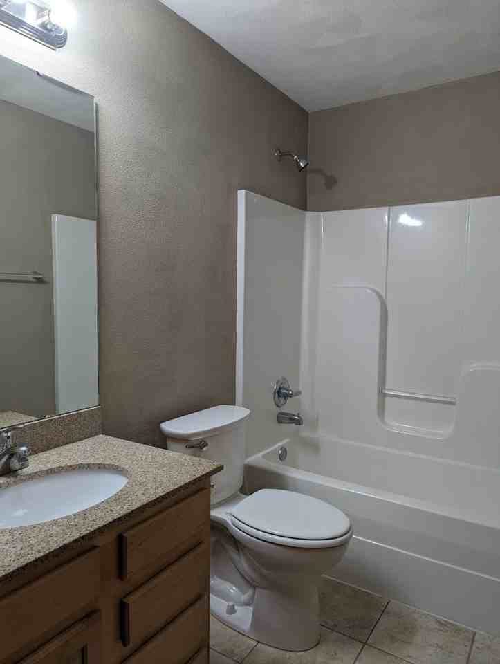 111 Northtowne St - Photo 7 of 17