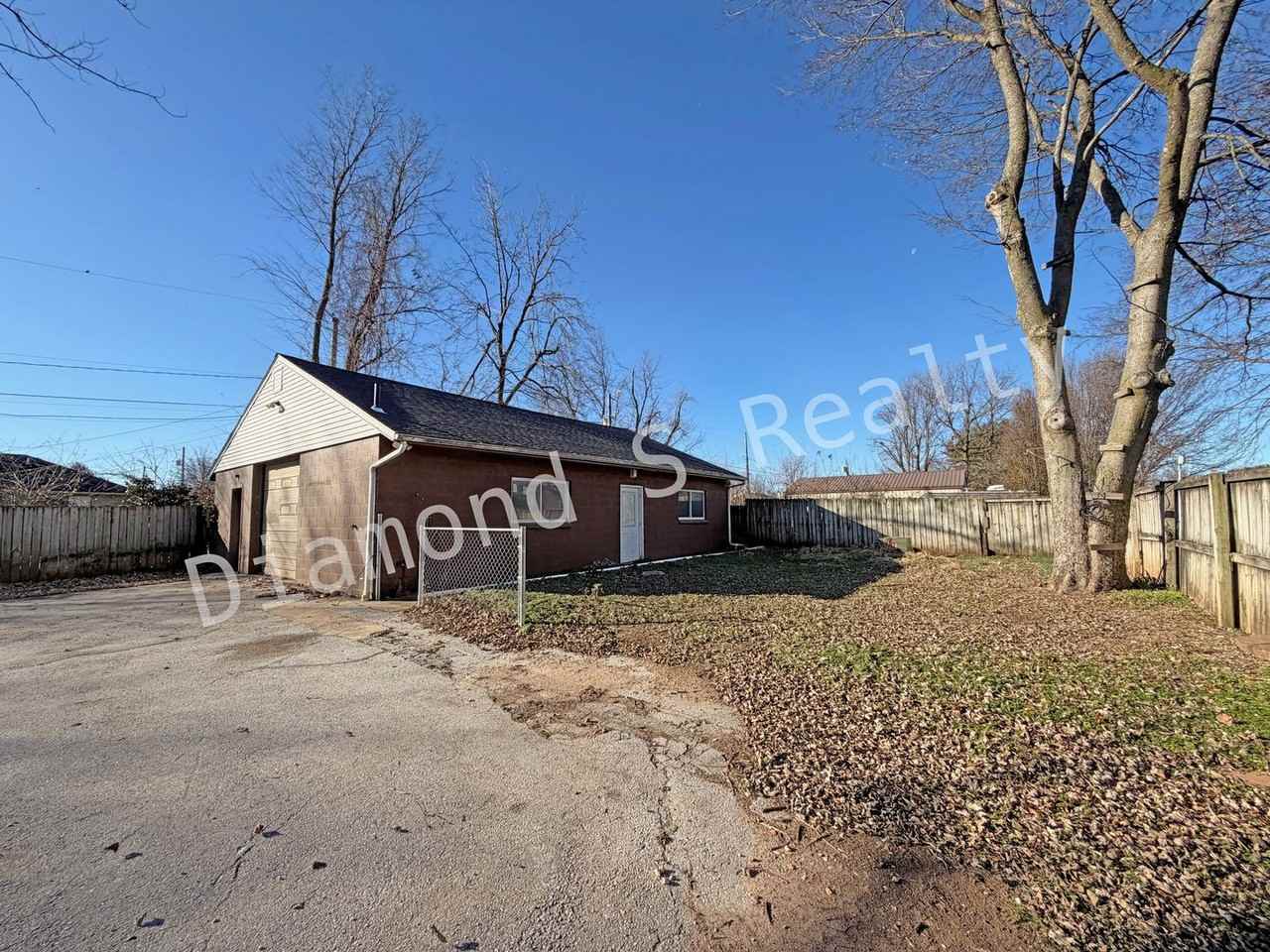 2224 W Village Ln - Photo 3 of 16