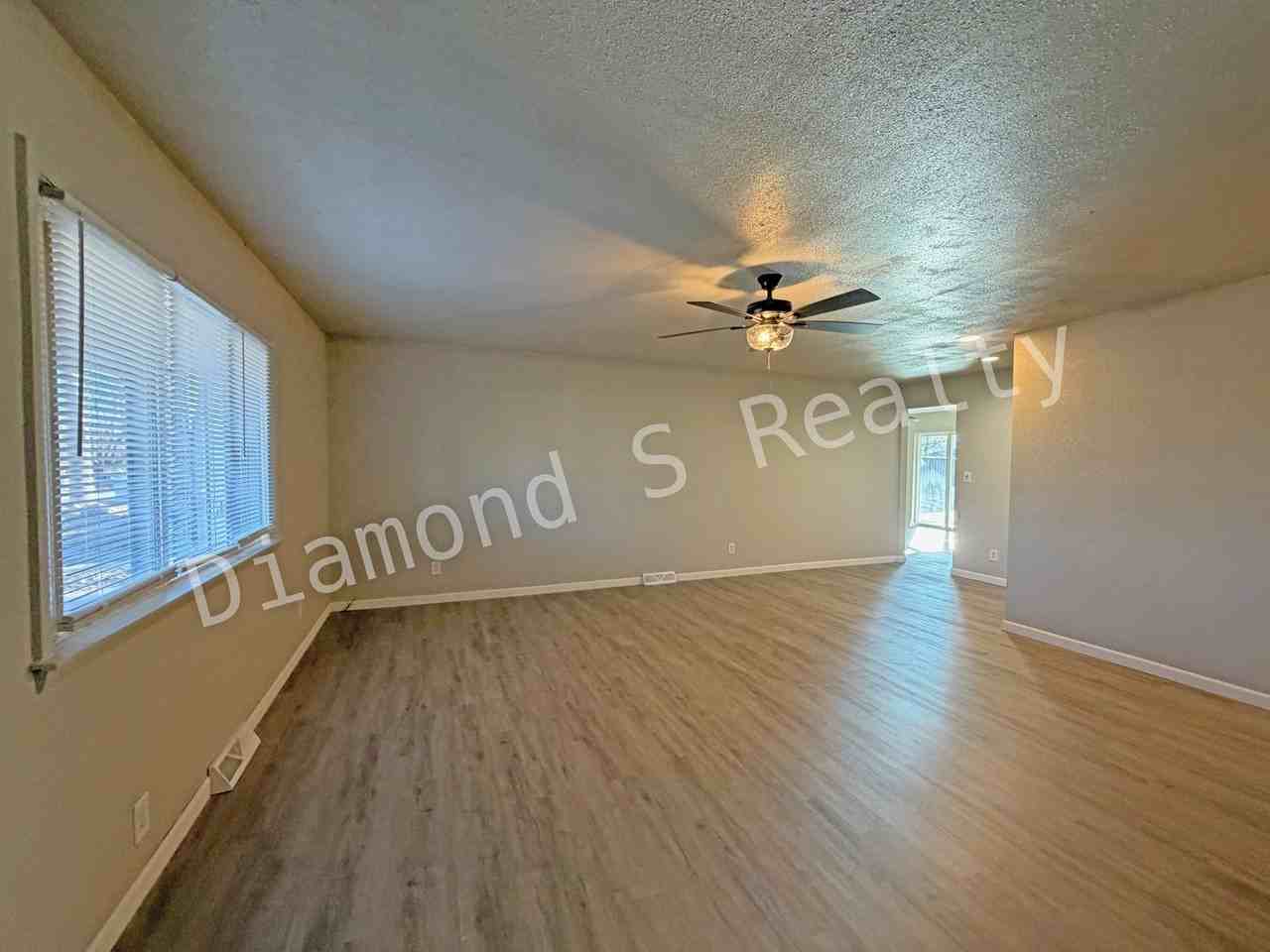 2224 W Village Ln - Photo 5 of 16