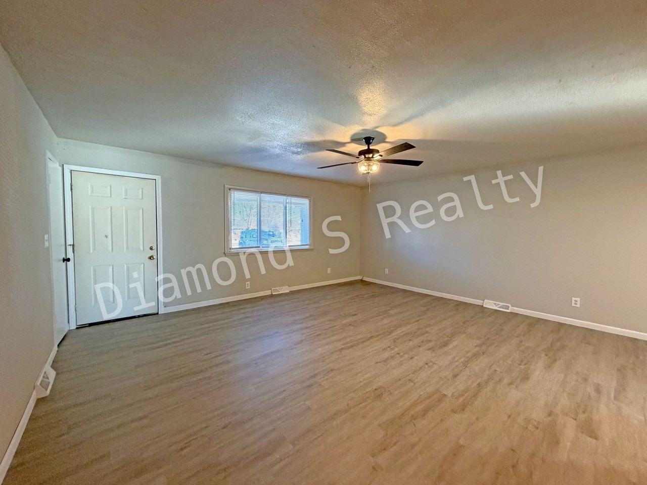 2224 W Village Ln - Photo 6 of 16