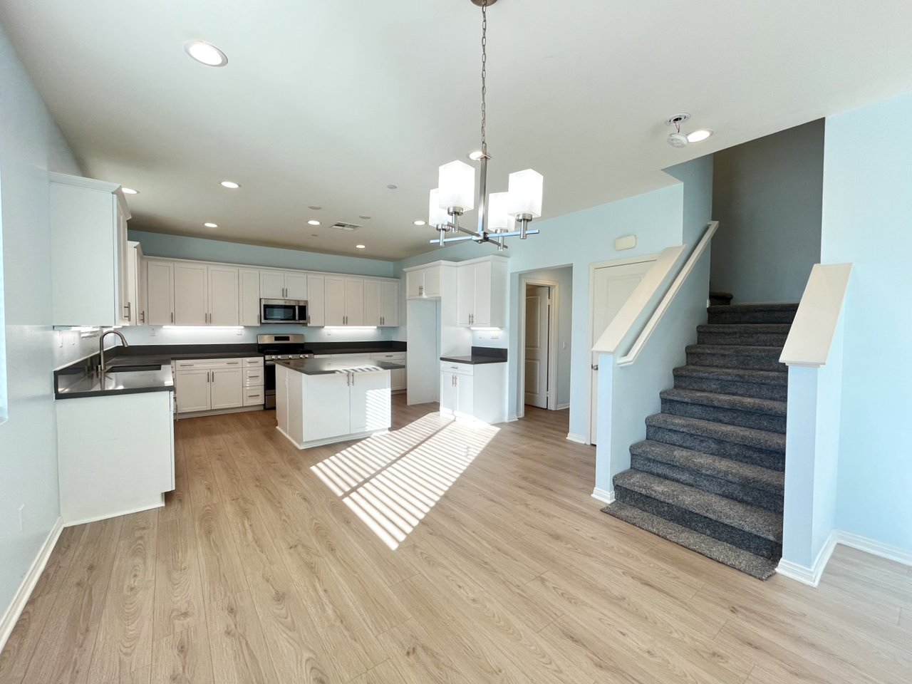 877 Tullock St - Photo 5 of 31