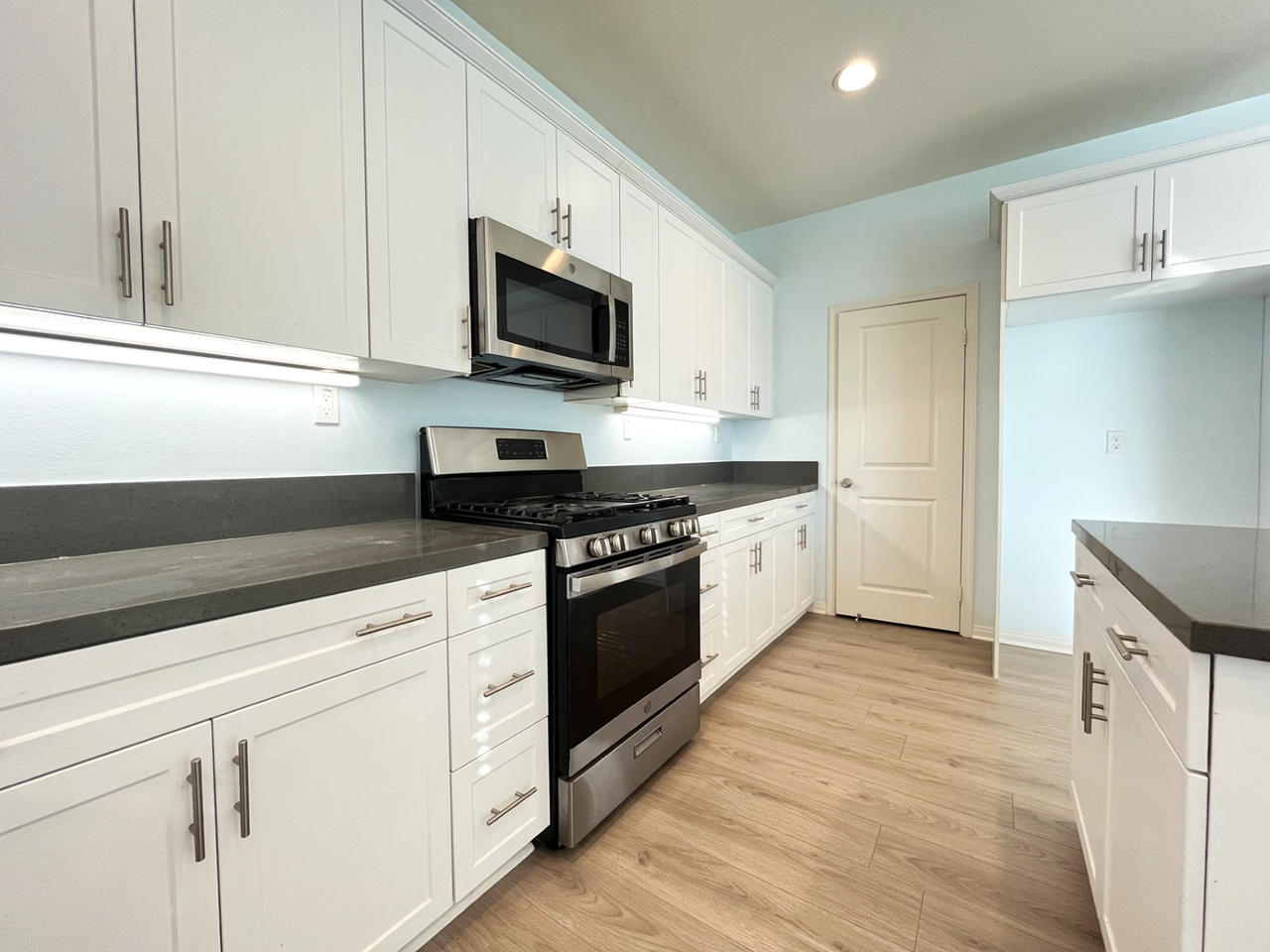 877 Tullock St - Photo 7 of 31