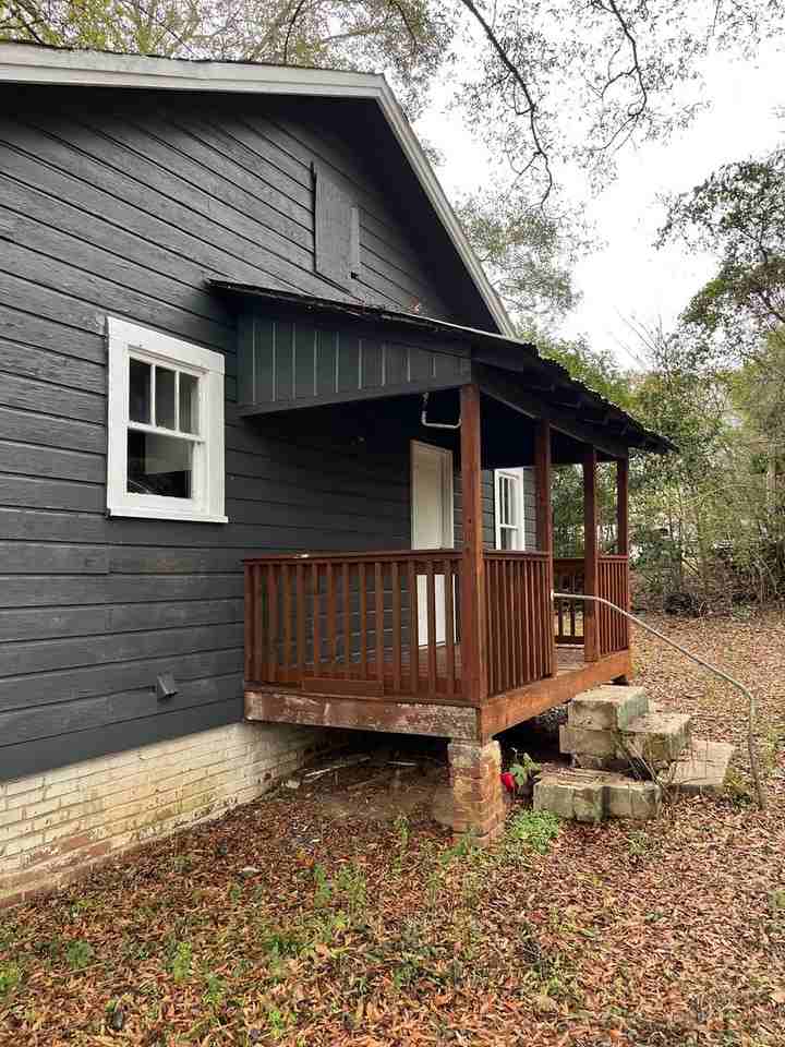 105 S Elm Ave - Photo 2 of 4