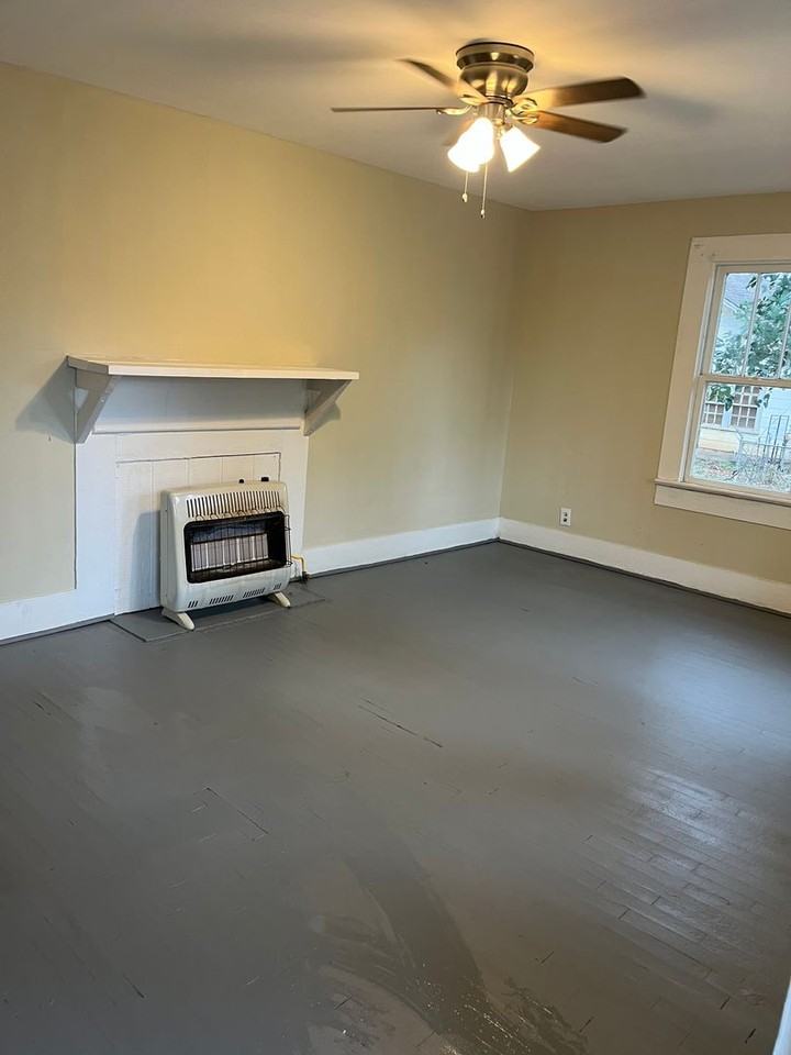 105 S Elm Ave - Photo 3 of 4