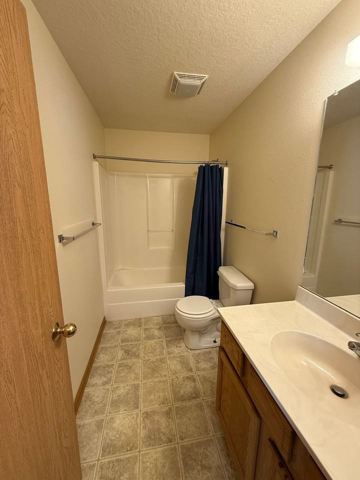 219 Crystal St - Photo 6 of 50