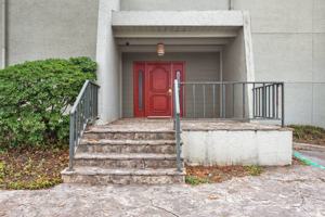 featured image of 3102 Eisenhauer Rd #A1