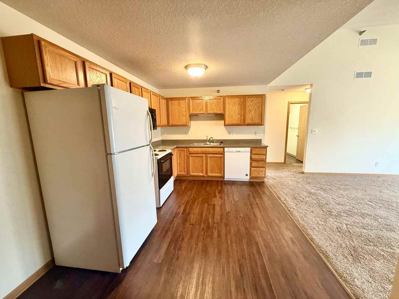 227 Crystal St - Photo 2 of 34