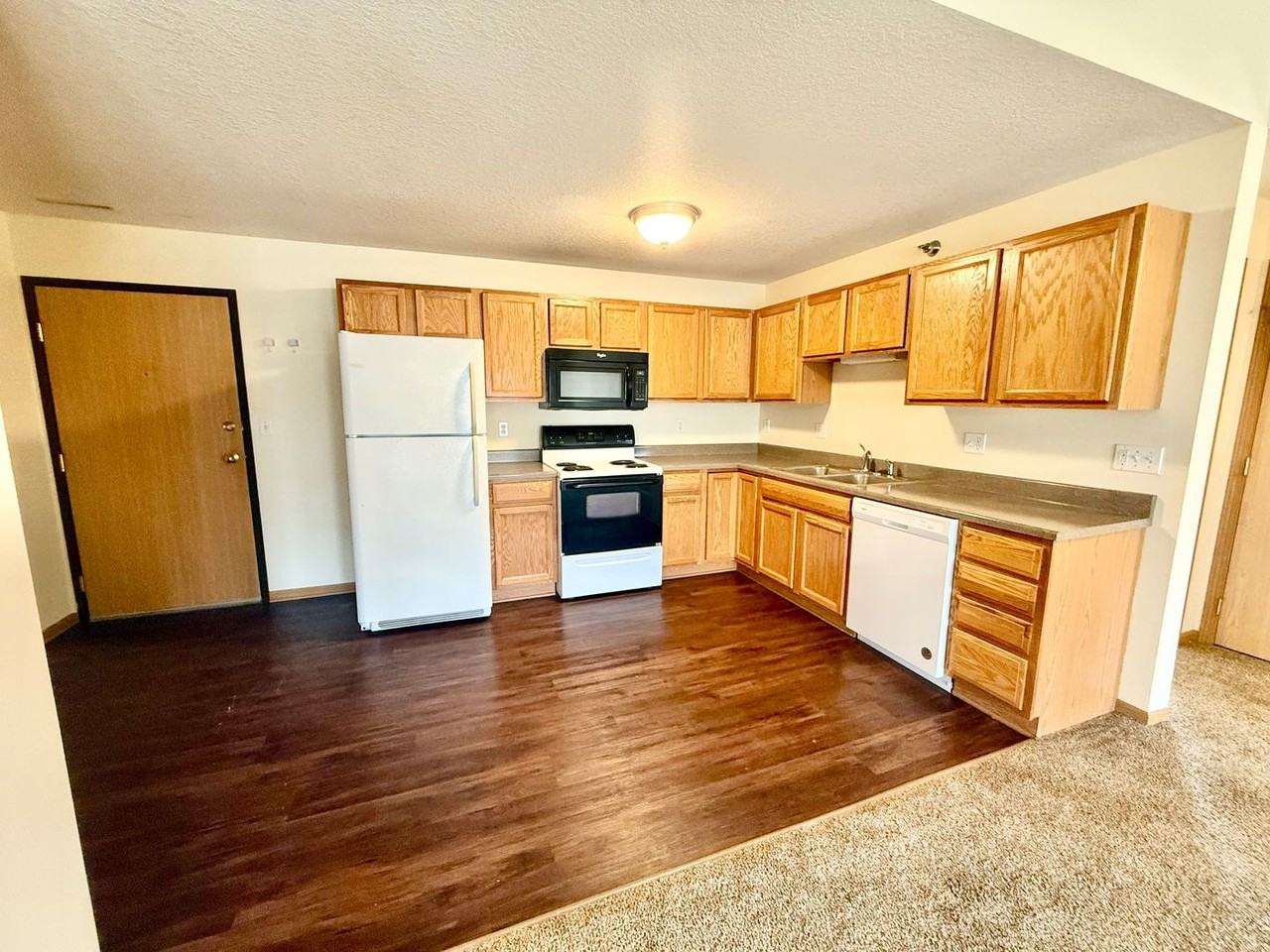 227 Crystal St - Photo 3 of 34