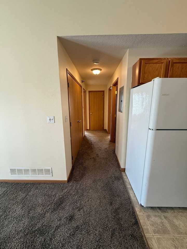 227 Crystal St - Photo 6 of 34