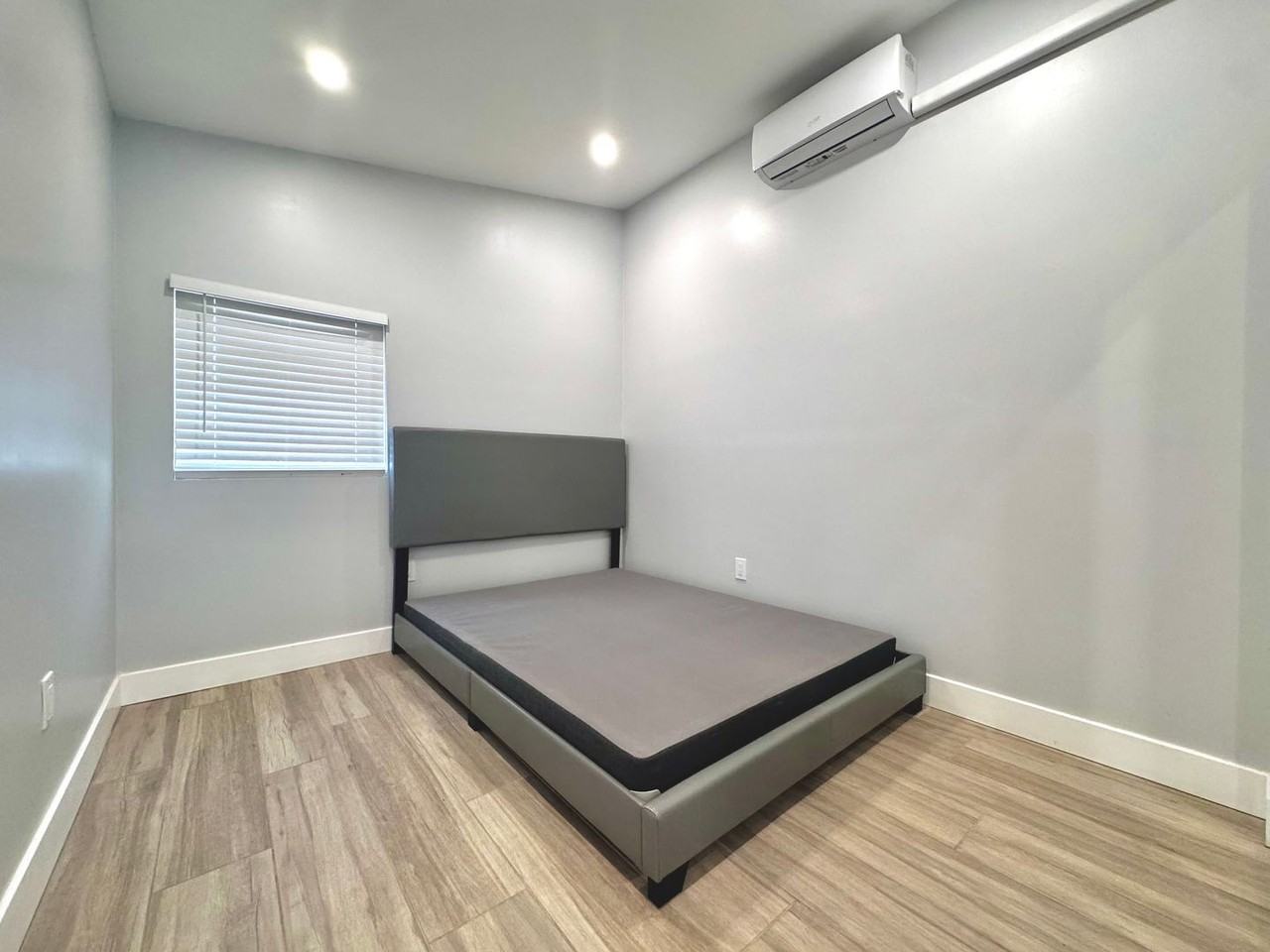 665 Ne 178th St #A - Photo 3 of 5