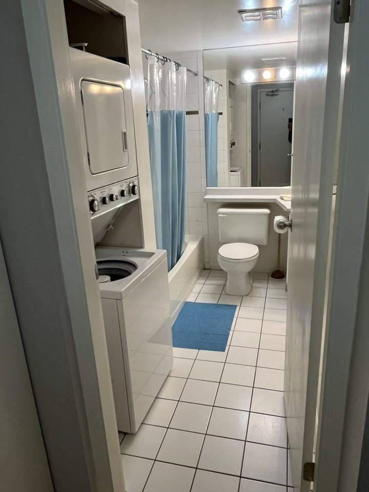 438 Seymour St - Photo 4 of 20