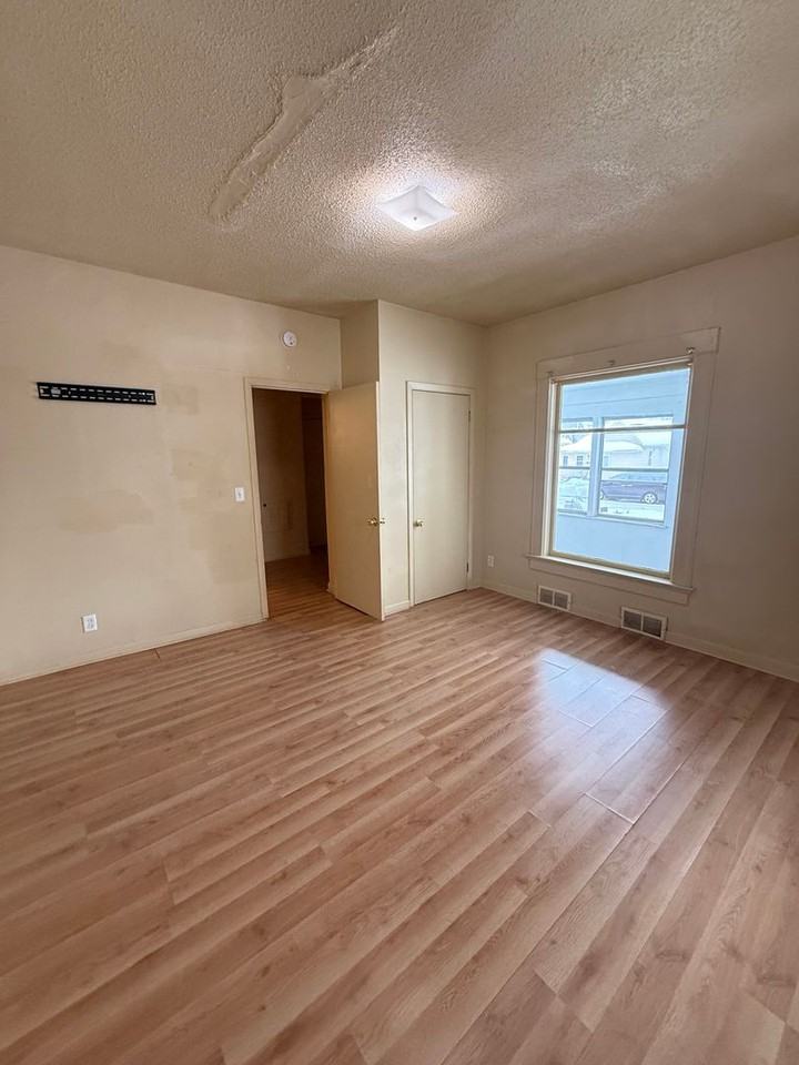 1310 3rd Ave N - Photo 2 of 7