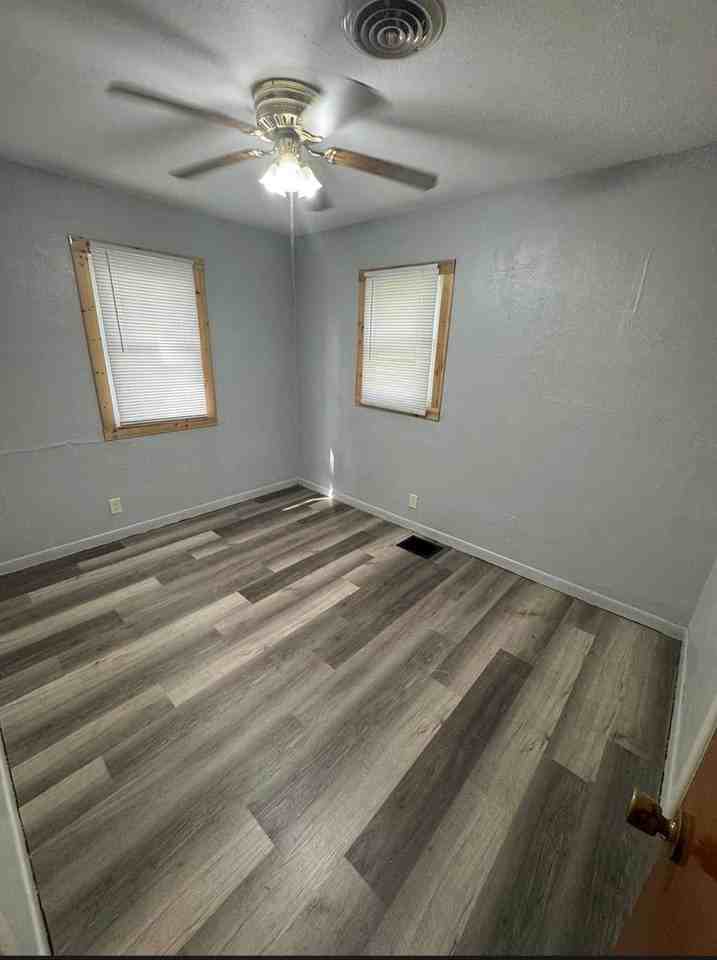 22792 Kansas Ave - Photo 3 of 10