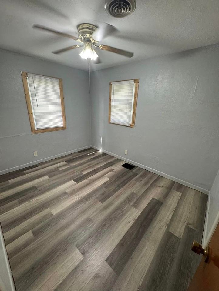 22792 Kansas Ave - Photo 4 of 10