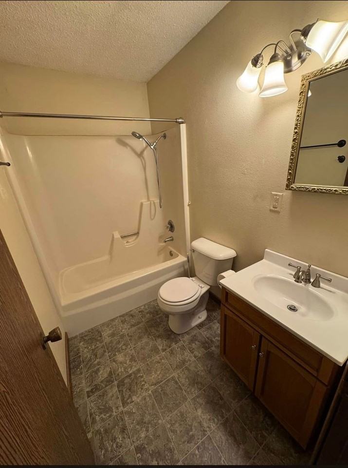 741 Westridge Rd - Photo 7 of 8