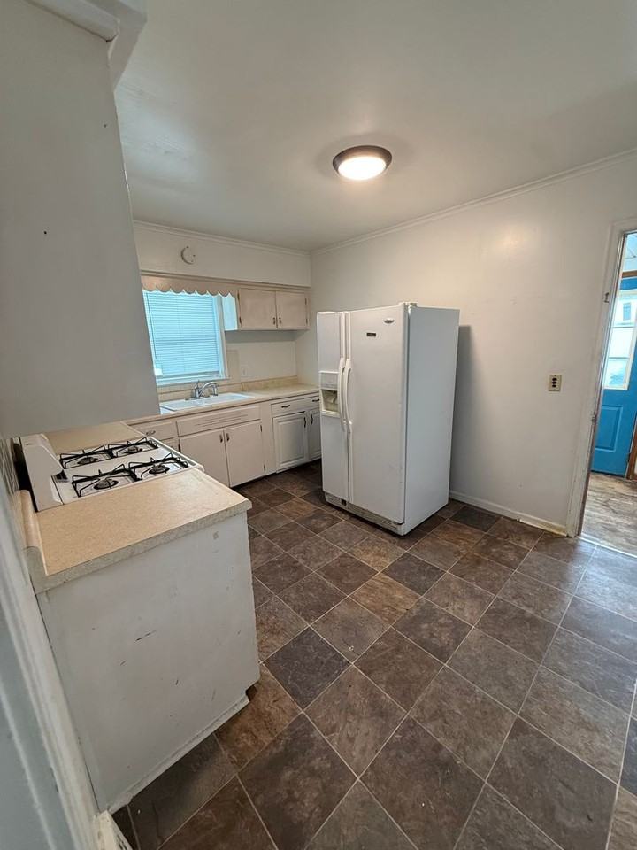 532 S 16th St - Photo 5 of 12