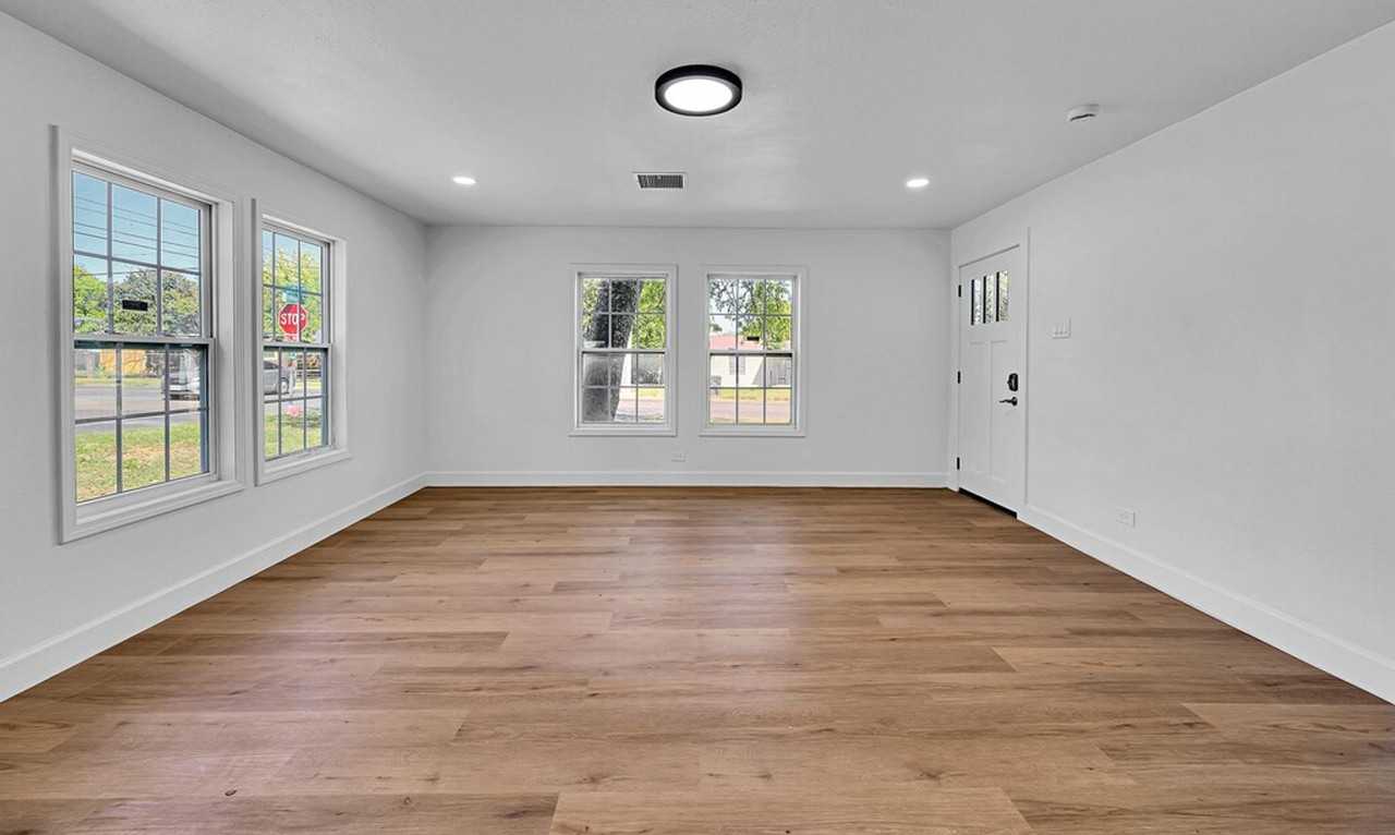 3132 N 25th St - Photo 5 of 22