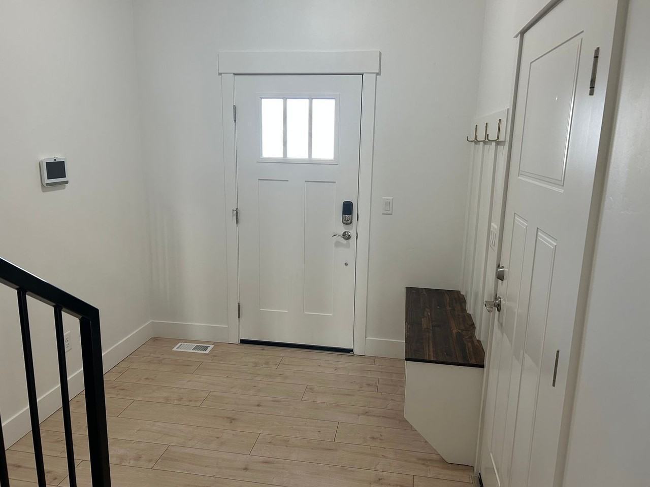 458 S 3rd W - Photo 4 of 9