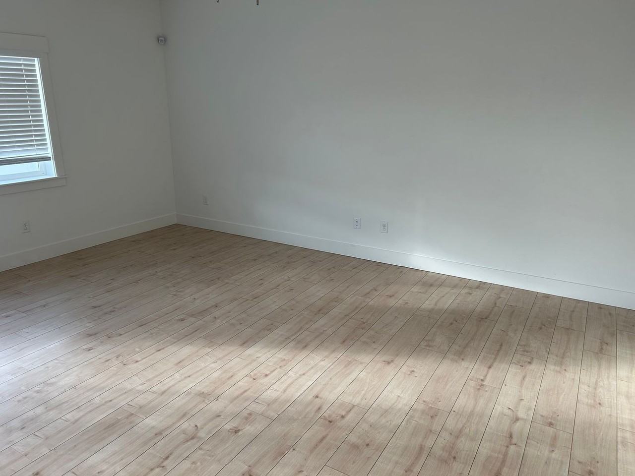 458 S 3rd W - Photo 5 of 9