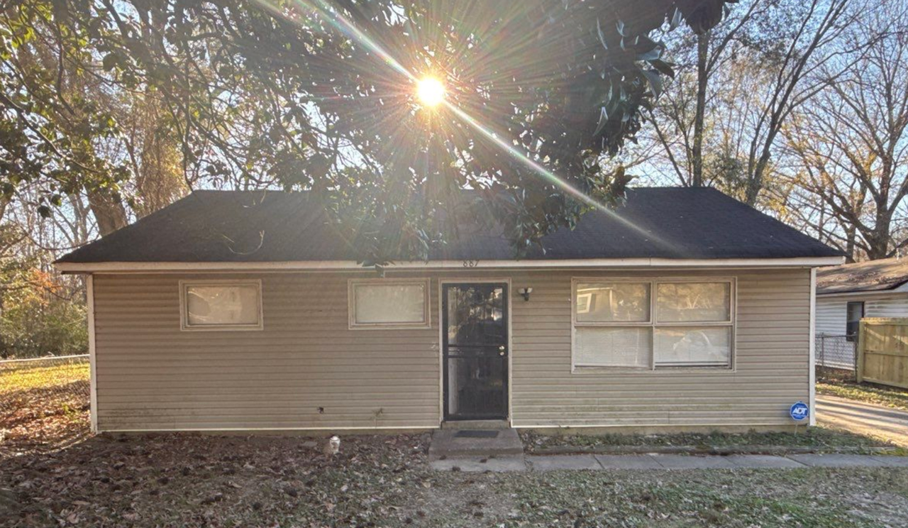 887 Par Ave - Photo 2 of 6