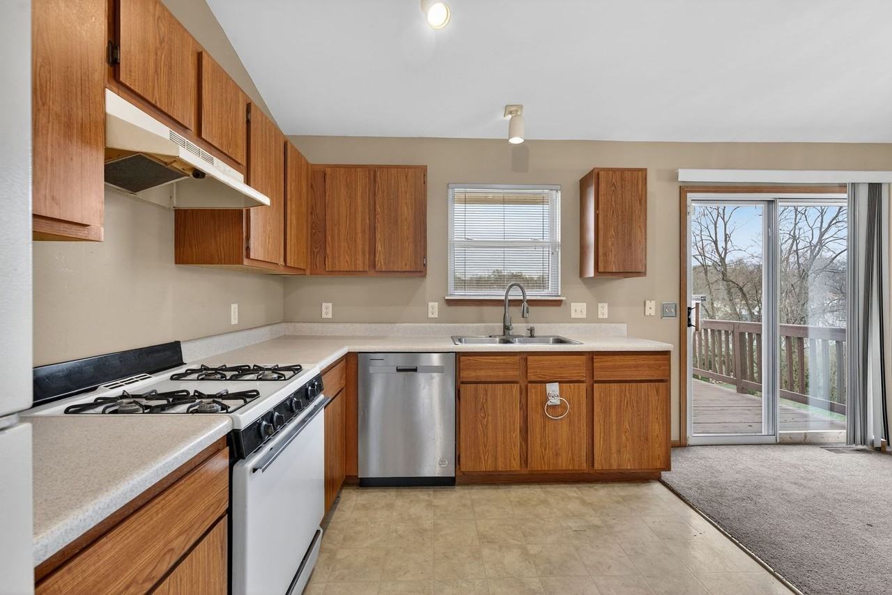 12538 Evening Shade Dr - Photo 2 of 32