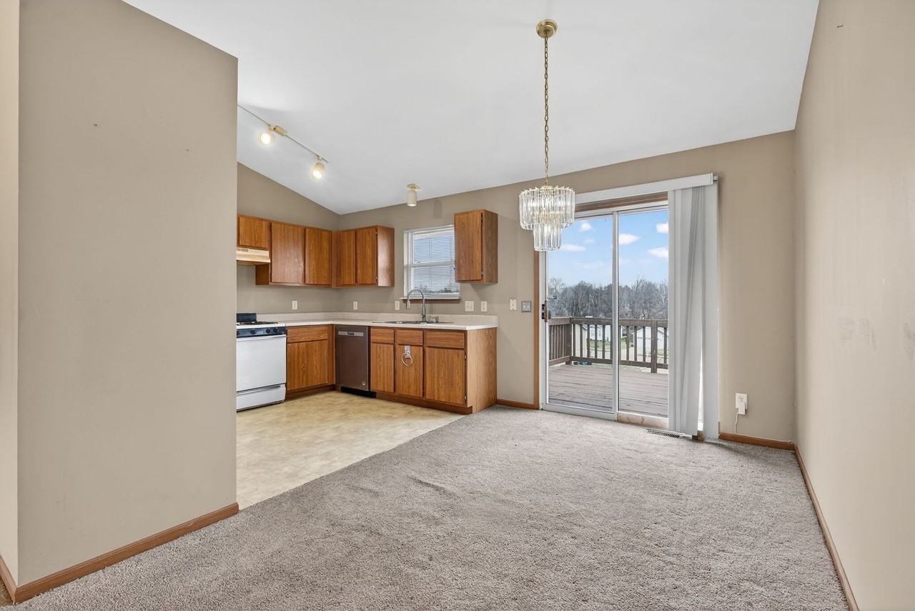 12538 Evening Shade Dr - Photo 5 of 32