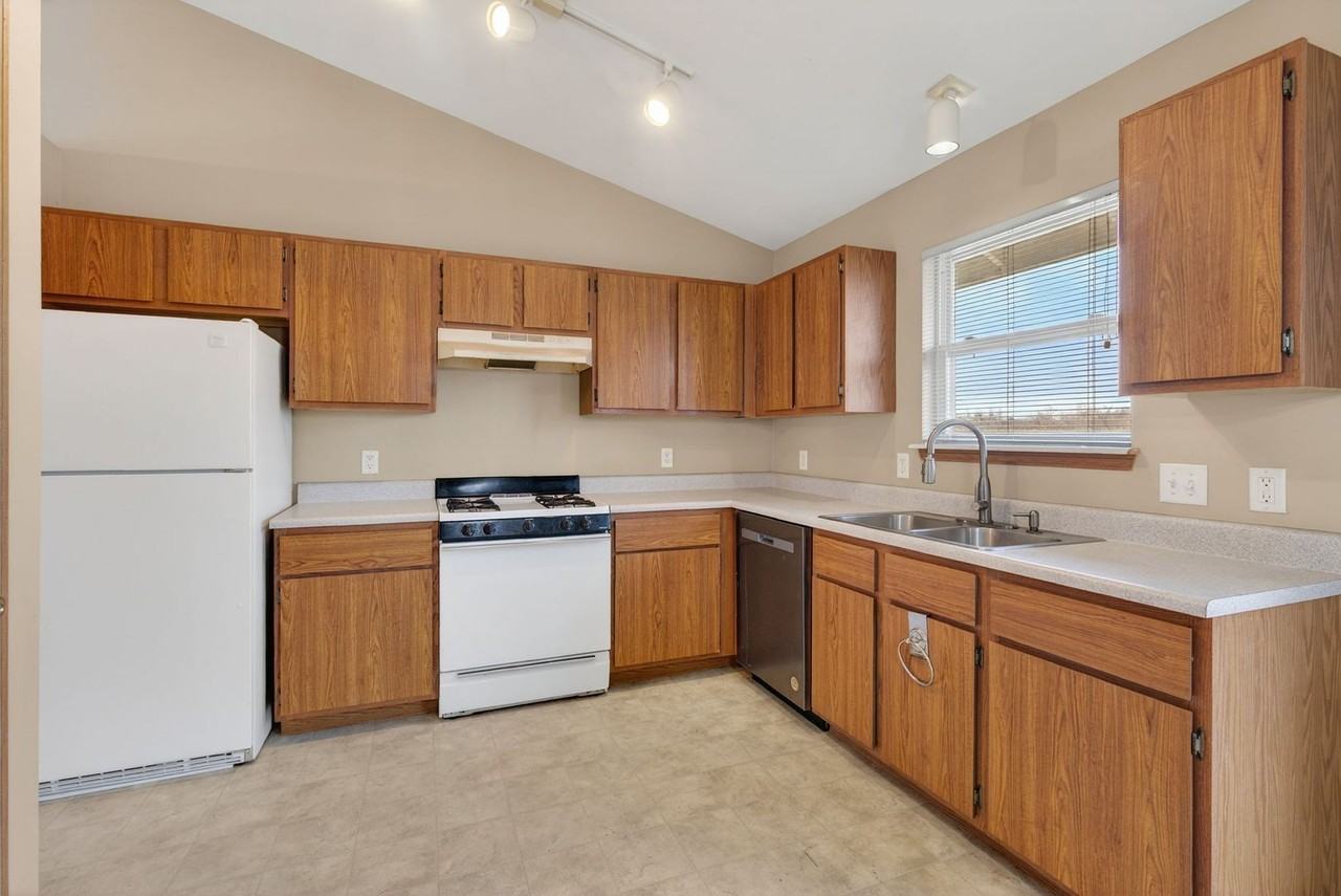 12538 Evening Shade Dr - Photo 6 of 32