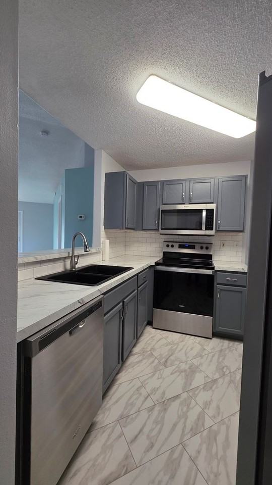 613 Clairmont Ln - Photo 3 of 14