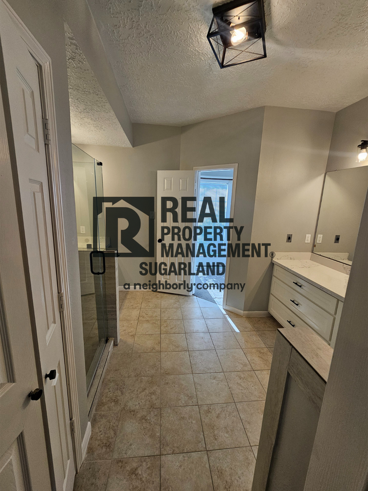 14418 Ardwell Dr - Photo 4 of 39