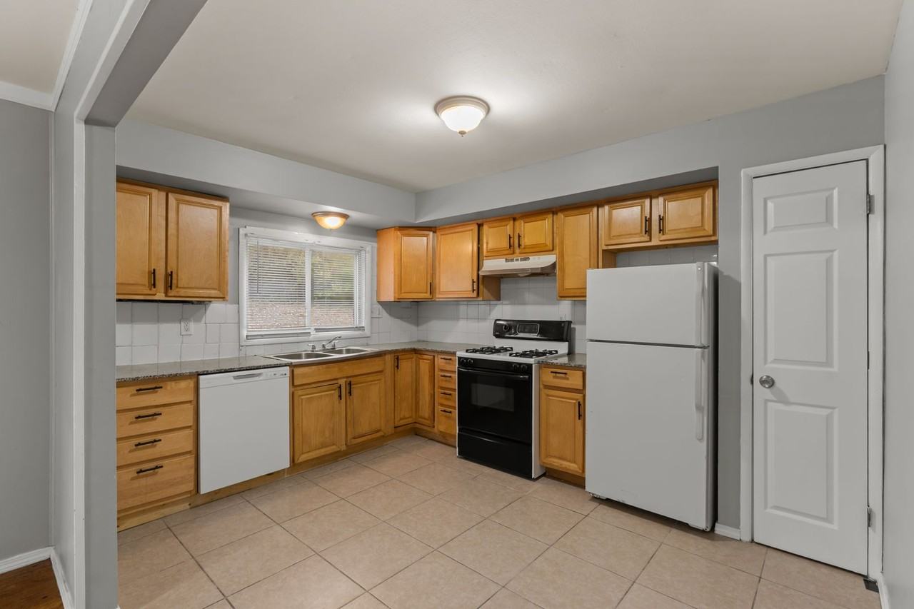 617 Science Hill Dr - Photo 6 of 17