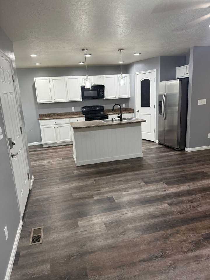 1796 E American Way - Photo 2 of 18