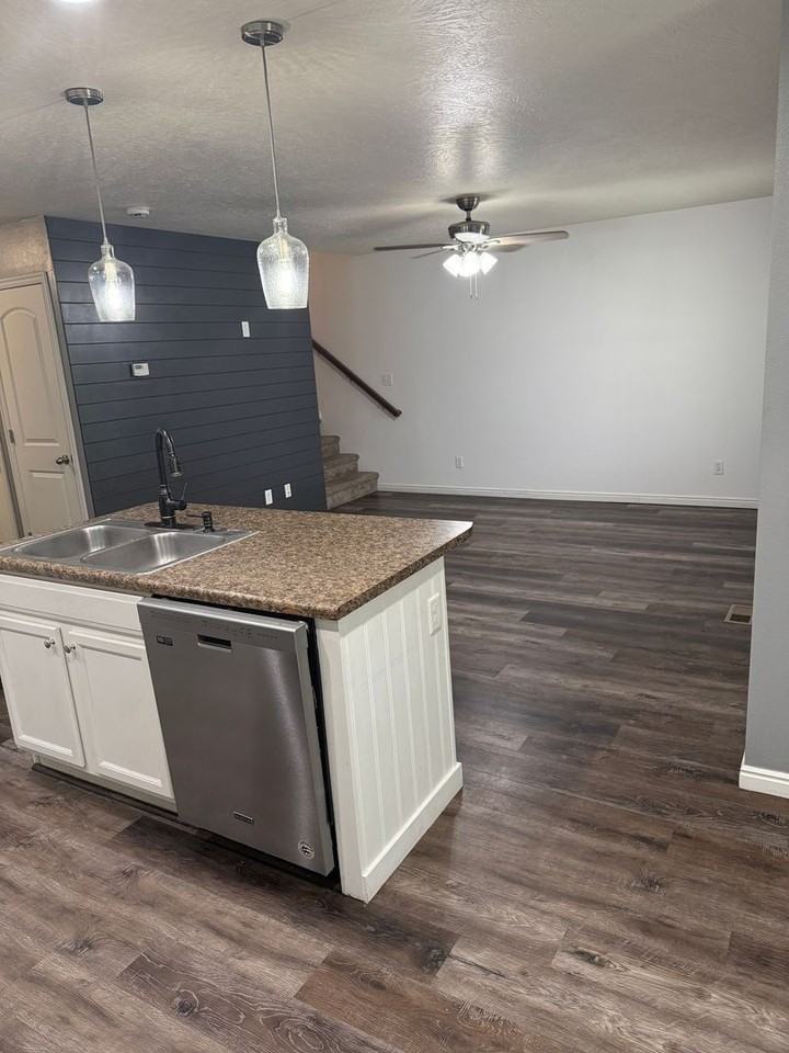 1796 E American Way - Photo 4 of 18