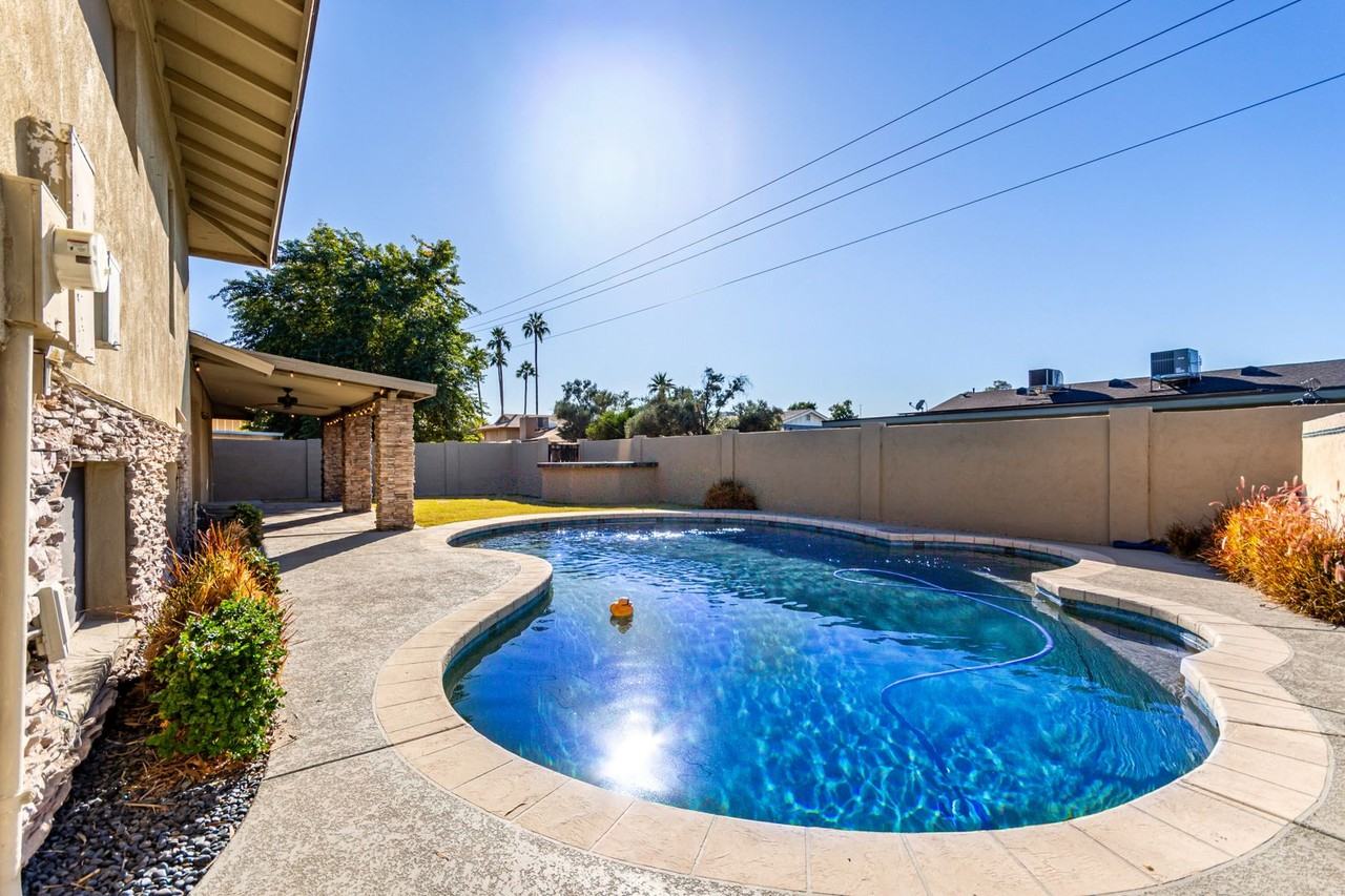 3912 S Elm St - Photo 2 of 41